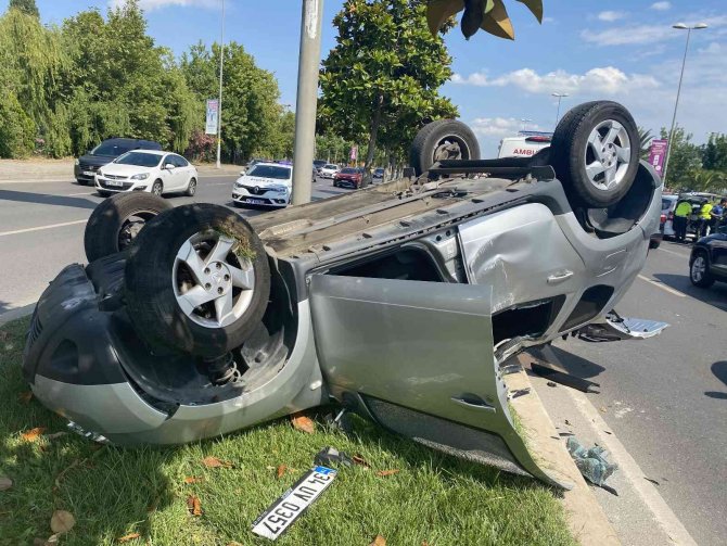 Kartal’da Kontrolden Çıkan Otomobil Takla Attı: 4 Yaralı