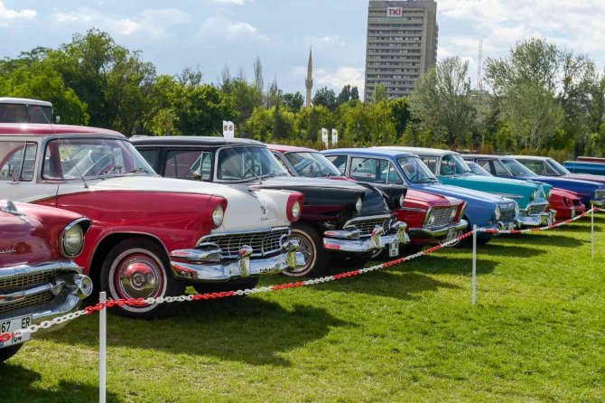 Türkiye’nin En Büyük “Klasik Otomobil Festivali” Ankara’da Başladı
