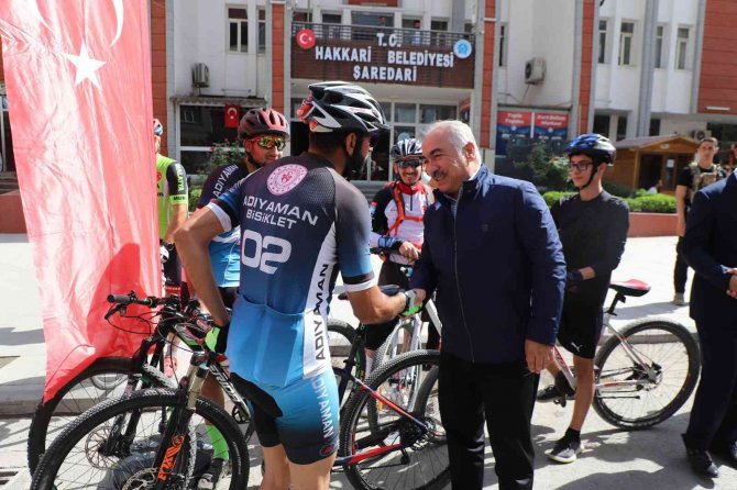 Bakan Yardımcısı Ersoy, Ödüllü Bisiklet Yarışmasının Startını Verdi