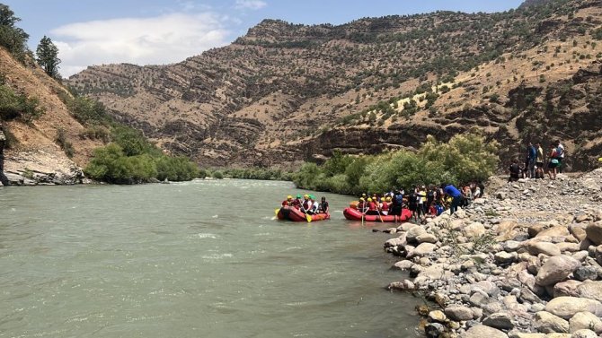 İ̇çişleri Bakan Yardımcısı Ersoy, Rafting Yaptı