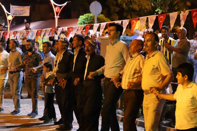 Çukurca ‘4. Fotosafari Festivali’nde Dengbejler Geceye Damgasını Vurdu