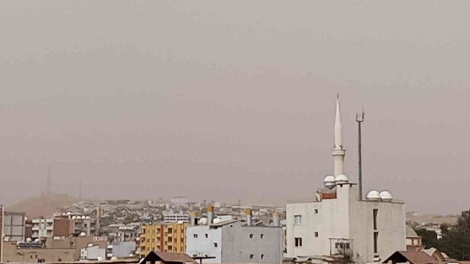 Şırnak, Irak Ve Suriye’den Gelen Kum Fırtınasına Teslim Oldu