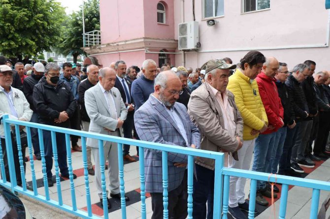 Evinin Penceresinden Beton Zemine Düşerek Ölen Avukat Son Yolculuğuna Uğurlandı
