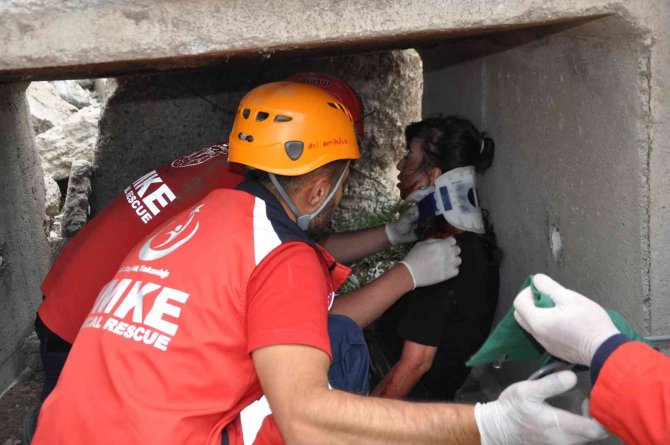 Kars’ta 6 İlin Katıldığı Deprem Tatbikatı Gerçeği Aratmadı