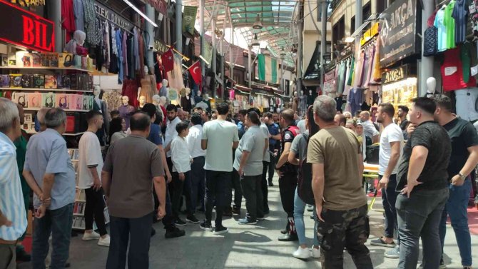 Tarihi Çarşıda Esnaf Bir Birine Girdi, Ortalık Savaş Alanına Döndü