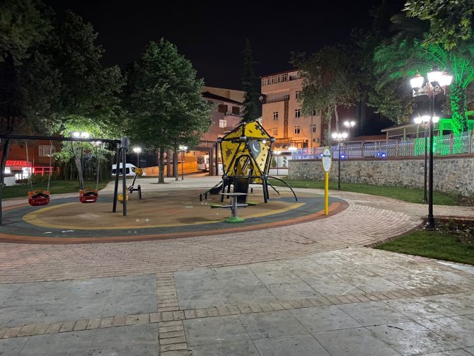 Adnan Kahveci Parkı Akşam Buluşmaları İçin Aydınlatıldı
