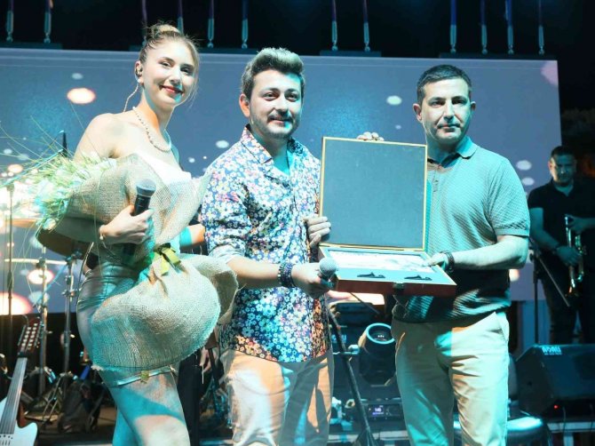 Aydın Büyükşehir Belediyesi Konservatuvarı Kuşadası’nda Konser Verdi