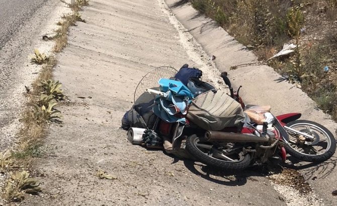 Arka Tekeri Patlayan Motosikletin Sürücüsü Ölümden Döndü