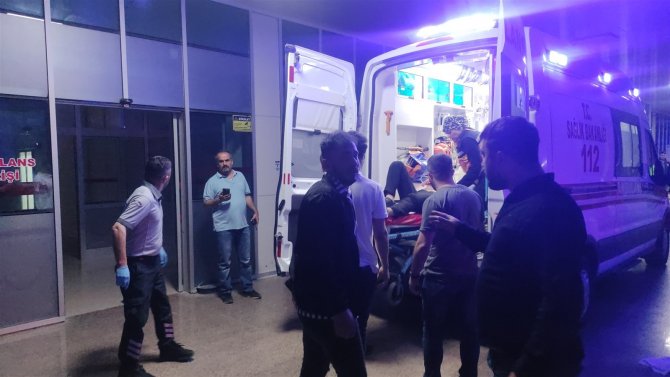 Eğlence Merkezine Tüfekle Ateş Açıldı : 1’i Polis 6 Yaralı