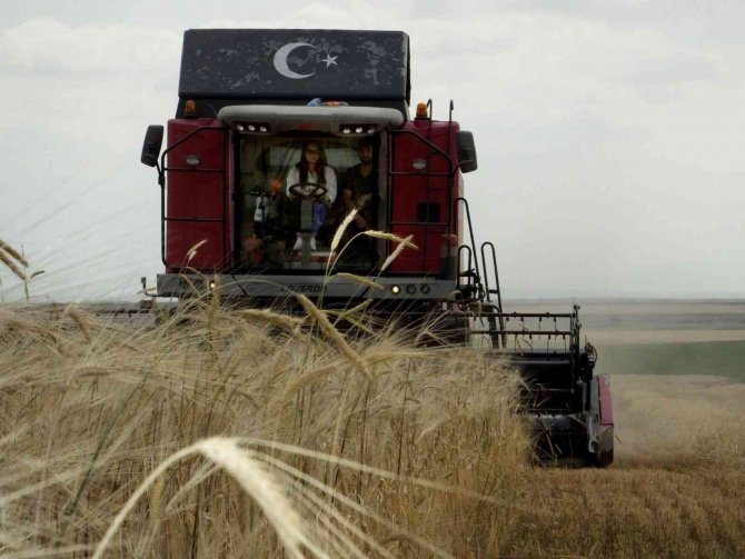 Sultanhanı’nda Biçerdöverler Kontrol Geçiyor