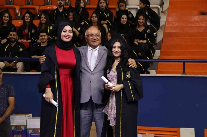 Toros Üniversitesi’nde Mezuniyet Coşkusu