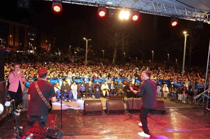Bora Duran Suluova’da Gençleri Coşturdu