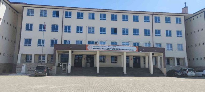 Türkiye’de İlk Kez Bir Okul Güneş Paneli Atölyesi Kurdu