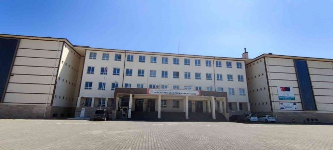 Türkiye’de İlk Kez Bir Okul Güneş Paneli Atölyesi Kurdu