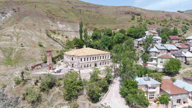 Tarihi Maden Hükümet Konağının Restorasyon Çalışmaları Devam Ediyor