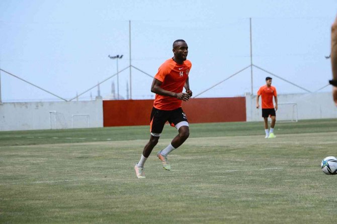 Ümraniyespor Yeni Sezon Hazırlıklarına Tüm Hızıyla Devam Ediyor