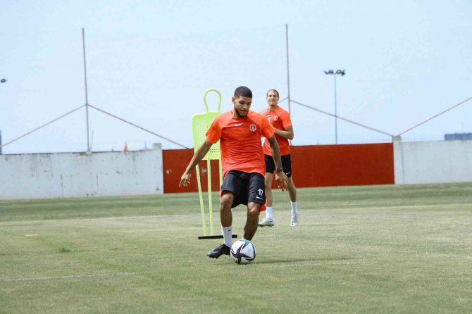 Ümraniyespor Yeni Sezon Hazırlıklarına Tüm Hızıyla Devam Ediyor