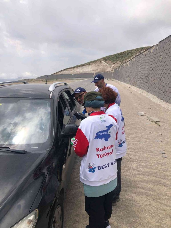Gönüllü Aktivistlerden, 2 Bin 250 Rakımda Çevre Bilinci