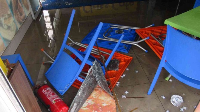 Benzin İstasyonunun Büfesinde Yangın: Facianın Eşiğinden Dönüldü