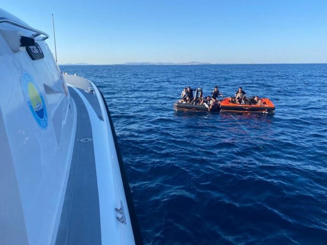 Yunan Unsurunun Geri İttiği 44 Göçmen Çeşme Açıklarında Kurtarıldı