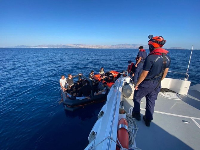 Yunan Unsurunun Geri İttiği 44 Göçmen Çeşme Açıklarında Kurtarıldı