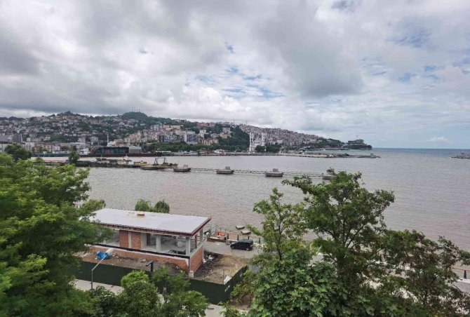 Şiddetli Yağış Sonrası Liman Sarıya Boyandı