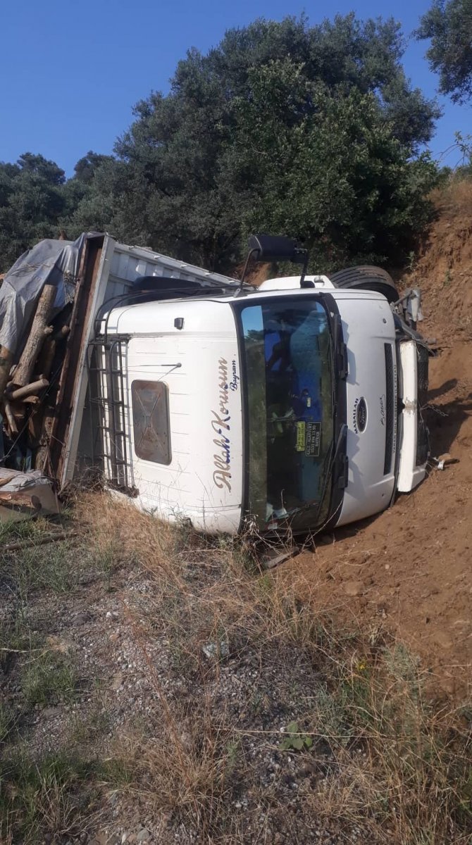 Freni Boşalan Kamyonun Sürücüsü Ölümden Döndü