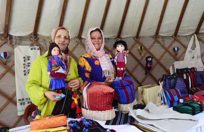 30 İlin Yöresel Yemekleri Ve El Sanatları Ahlat’ta Sergilendi