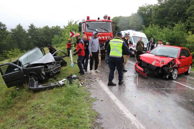 Gölcük Tabiat Parkı Yolunda Kaza: 5 Yaralı