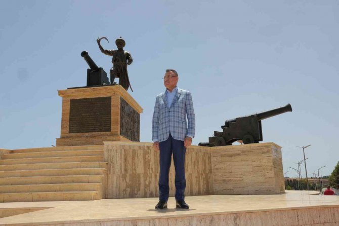 Cumhurbaşkanı Yardımcısı Oktay, Cezayir’de Bey Sarayı’nı Ziyaret Etti