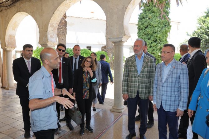 Cumhurbaşkanı Yardımcısı Oktay, Cezayir’de Bey Sarayı’nı Ziyaret Etti