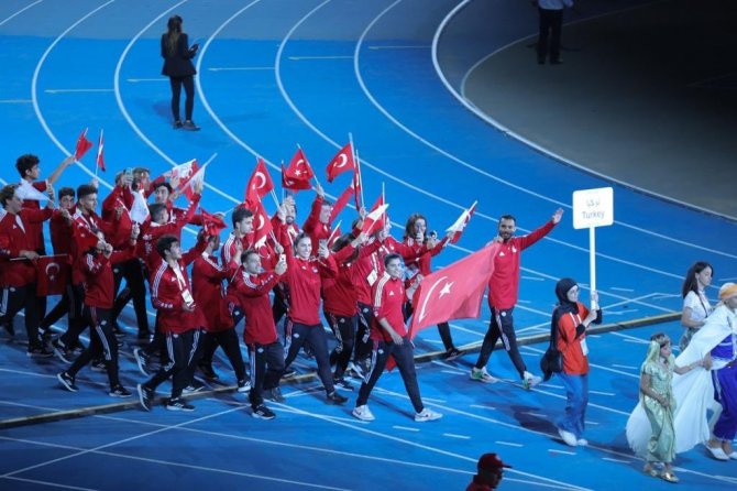 Cumhurbaşkanı Yardımcısı Oktay, Cezayir’de Türk Sporcularla Görüştü