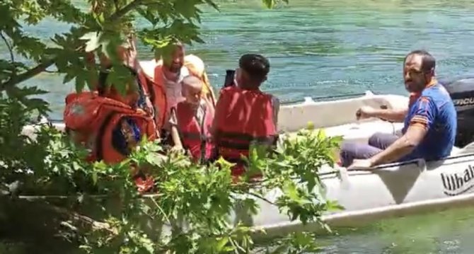 Baraj Kapakları Açılınca Mahsur Kalan 7 Kişiyi Afad Kurtardı