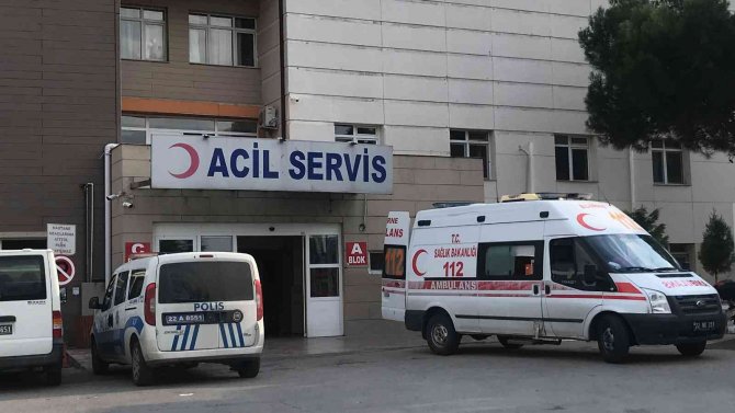 Edirne’de Otomobil Yayaya Çarptı 1 Kişi Yaralandı