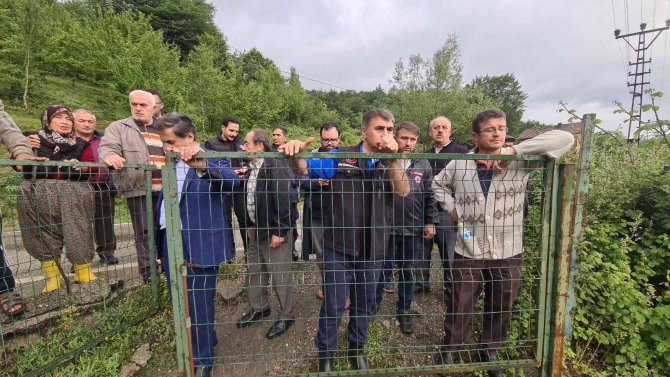 Kanyondaki Suyun Debisi Yükseldi, Yol Çöktü