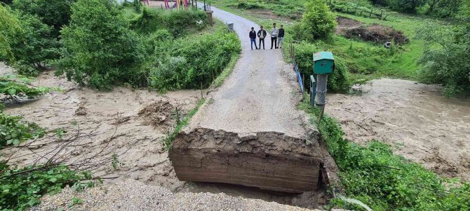 Yenice’de Metrekareye 50 Kilogram Yağış Düştü, Heyelanlar Ardı Ardına Geldi