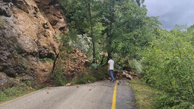 Yenice’de Metrekareye 50 Kilogram Yağış Düştü, Heyelanlar Ardı Ardına Geldi