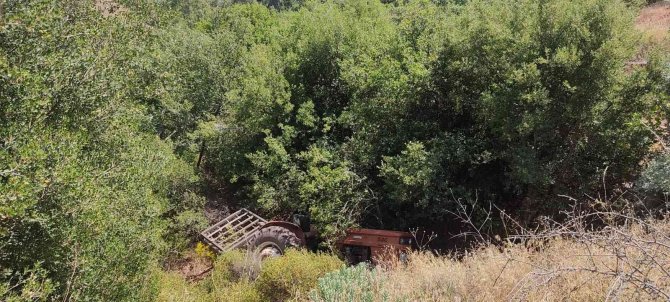 Manisa’da Devrilen Traktörün Altında Kalan Çiftçi Öldü