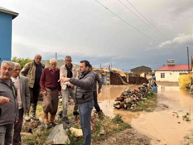 Meteoroloji Uyarmıştı, Digor’da Bir Köyü Sel Vurdu