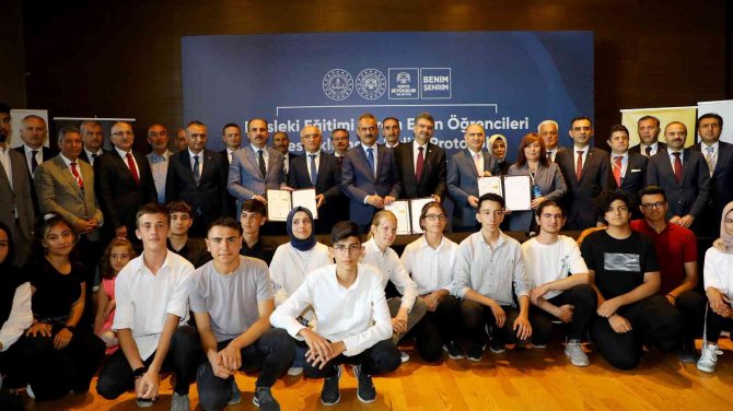 Bakan Özer: “1 Milyon Gencimizi Meslek Eğitim Merkezleriyle Buluşturacağız”