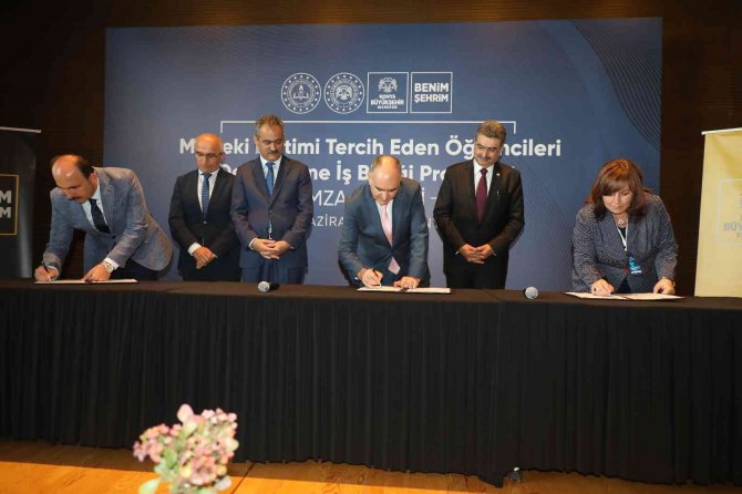 Bakan Özer: “1 Milyon Gencimizi Meslek Eğitim Merkezleriyle Buluşturacağız”