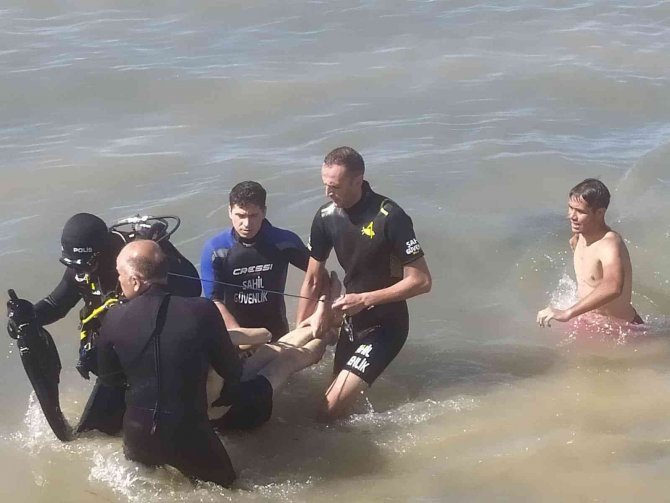 Karadeniz’de Denizden Baygın Çıkarılan Genç Hayatını Kaybetti