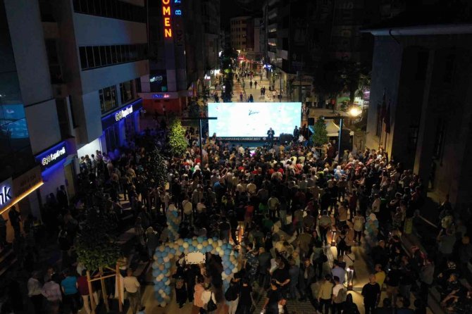 Trafiğe Kapatılarak Yayalaştırılan Kahramanmaraş Caddesi İçin Tören Düzenlendi