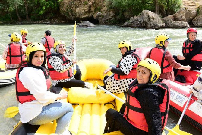 Çatak’ta “Kanispi, Ceviz, Bal, Alabalık Ve Rafting Festivali” Coşkusu