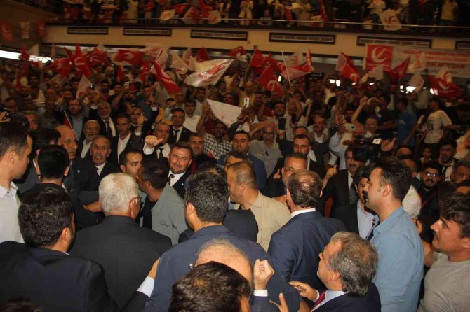 Yeniden Refah Partisi Genel Başkanı Fatih Erbakan Partisinin Şanlıurfa Kongresine Katıldı