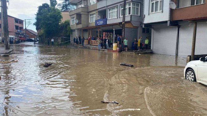 Yoğun Yağış Nedeniyle Çaydamar Deresi Taştı