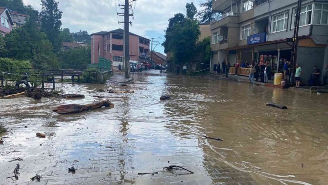 Yoğun Yağış Nedeniyle Çaydamar Deresi Taştı