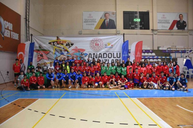 Afyonkarahisar’da Anali̇g Badminton Çeyrek Final Müsabakaları Sona Erdi
