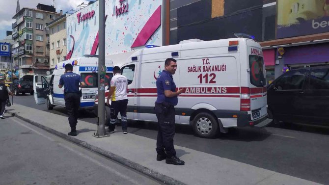 Bahçelievler’de Ambulans Yayaya Çarptı