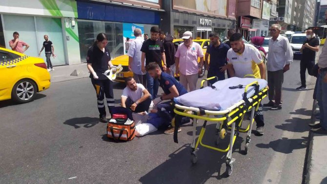 Bahçelievler’de Ambulans Yayaya Çarptı